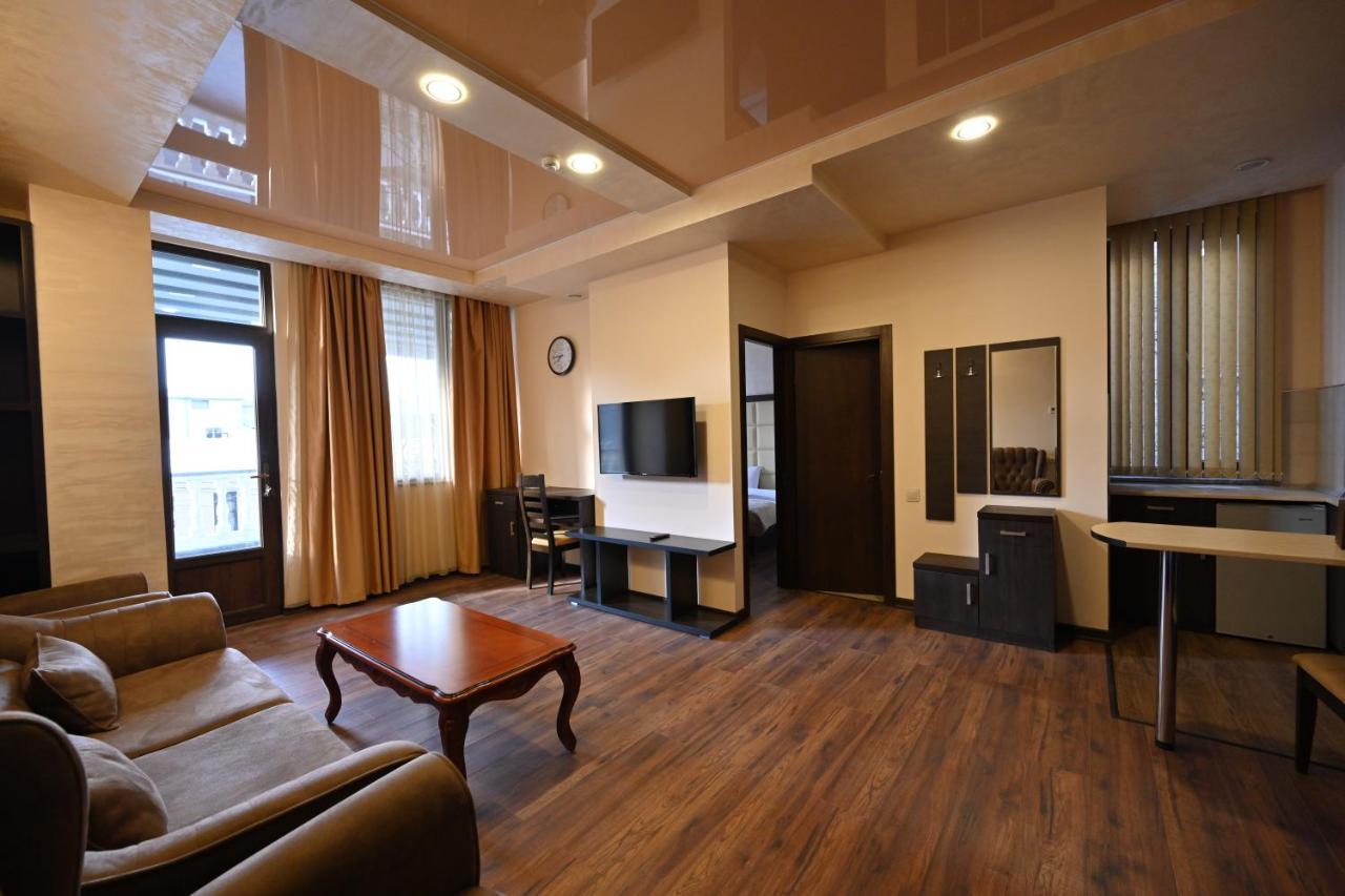 Hotel Partiez Yerevan Ngoại thất bức ảnh