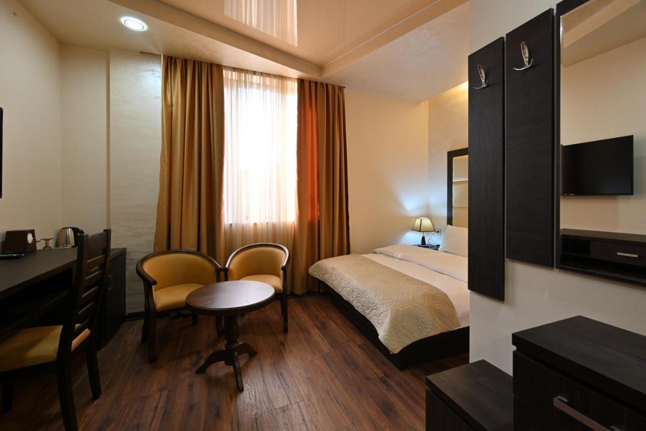Hotel Partiez Yerevan Ngoại thất bức ảnh
