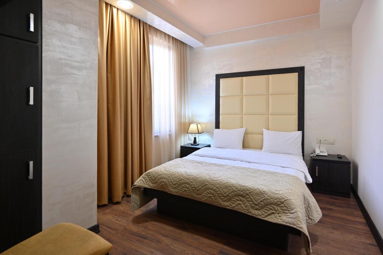 Hotel Partiez Yerevan Ngoại thất bức ảnh