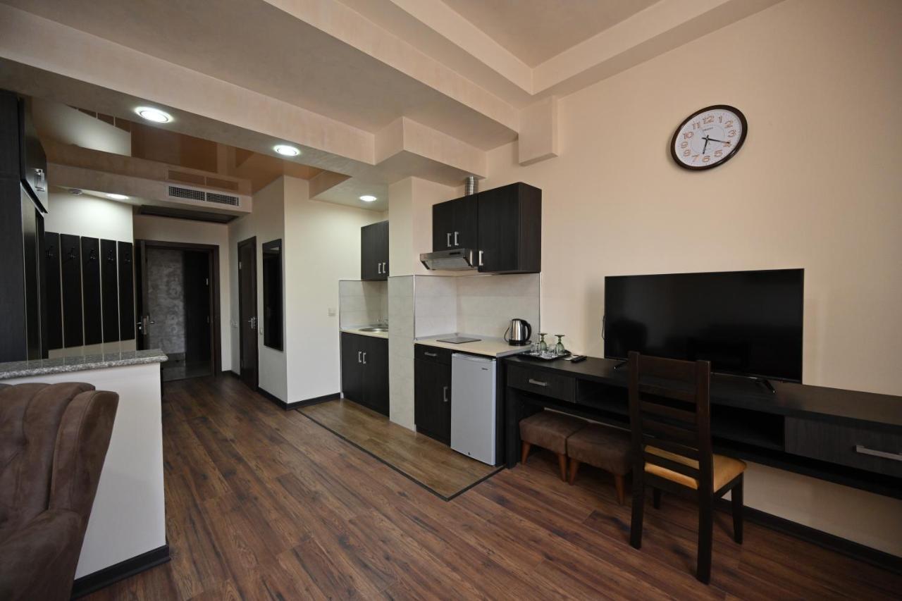 Hotel Partiez Yerevan Ngoại thất bức ảnh