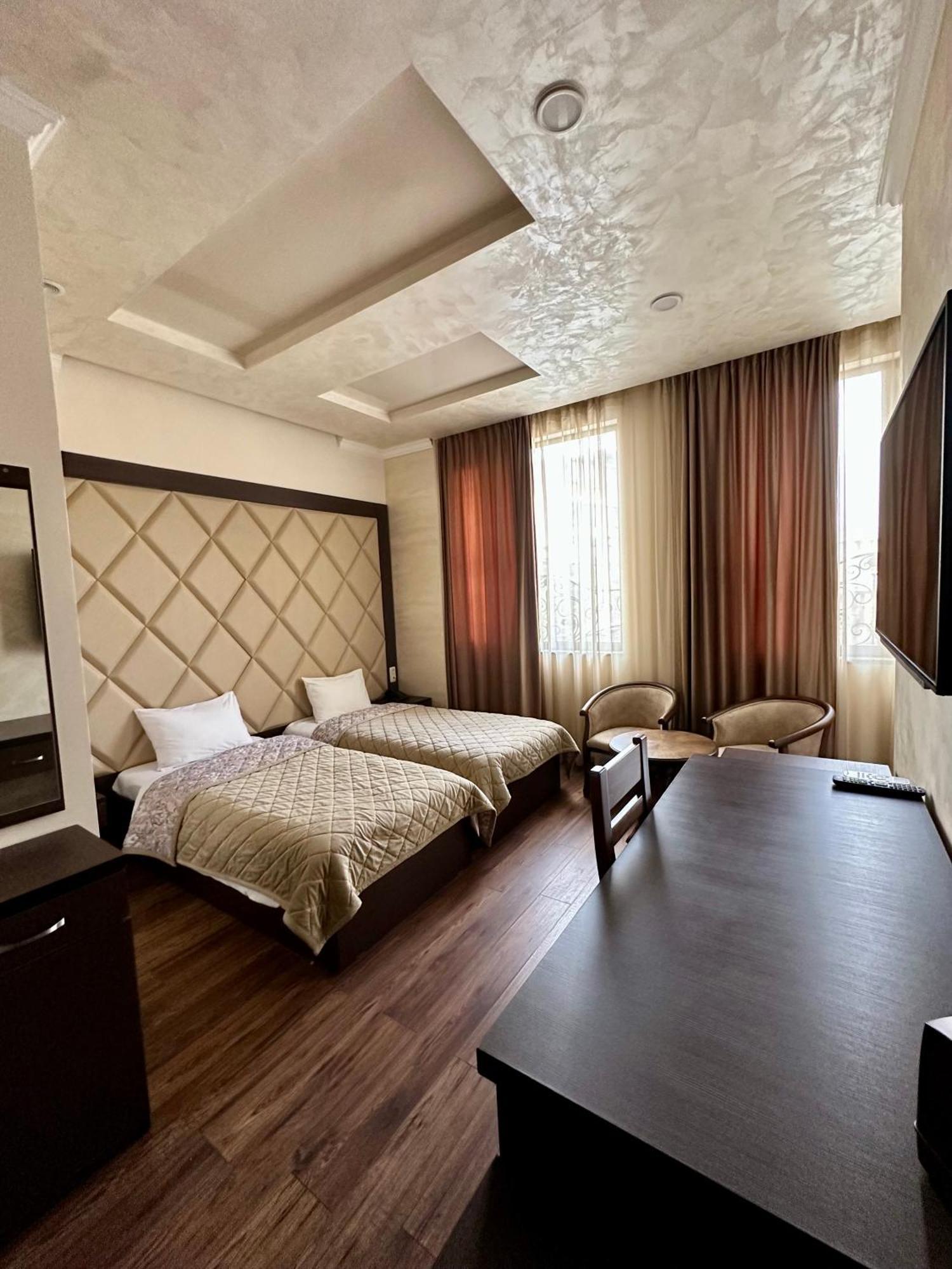 Hotel Partiez Yerevan Ngoại thất bức ảnh