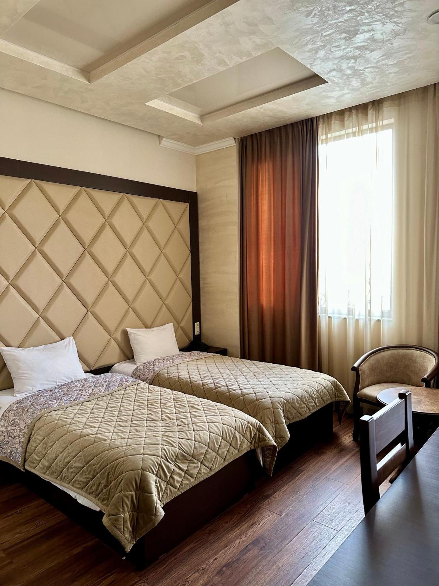 Hotel Partiez Yerevan Ngoại thất bức ảnh