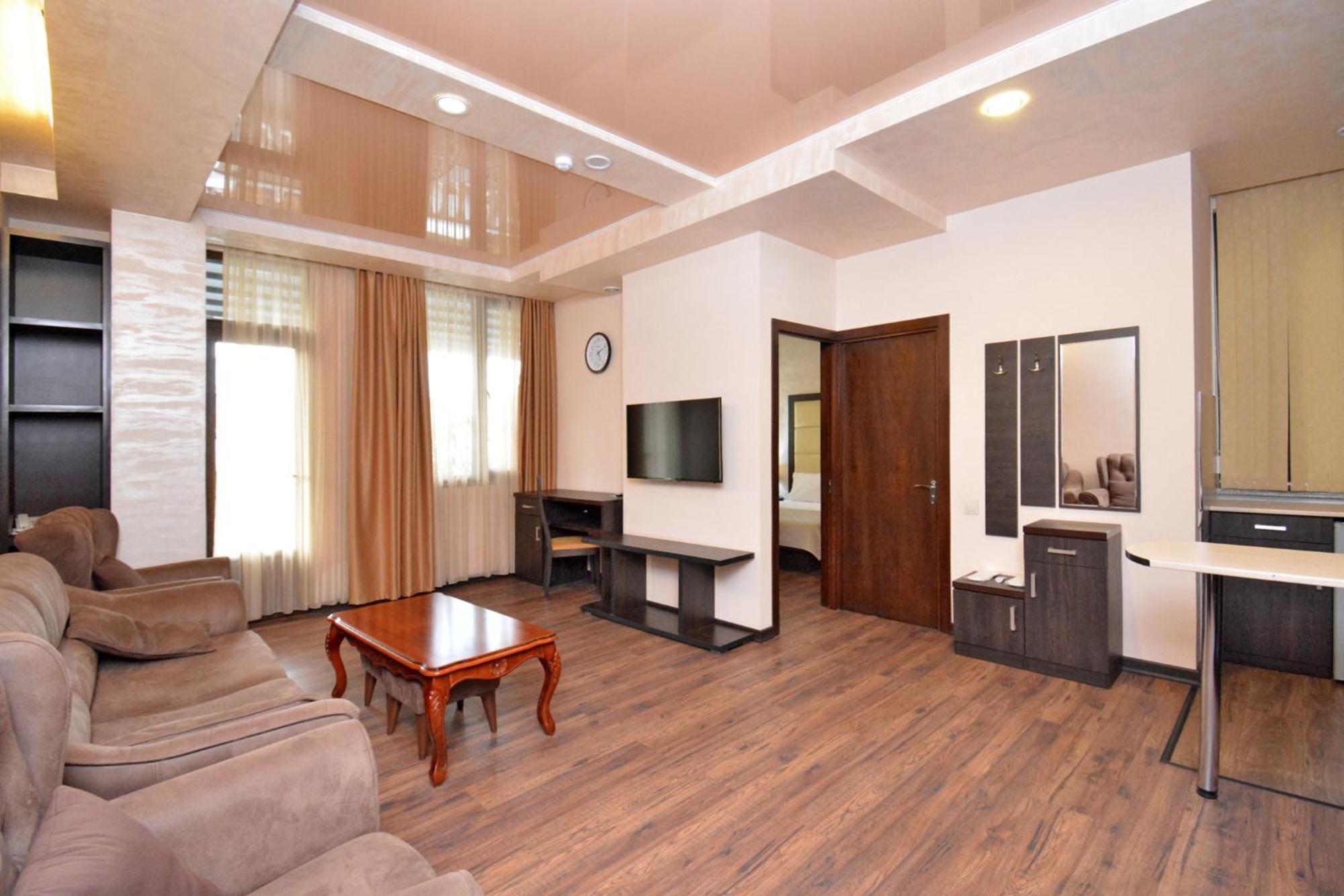 Hotel Partiez Yerevan Ngoại thất bức ảnh