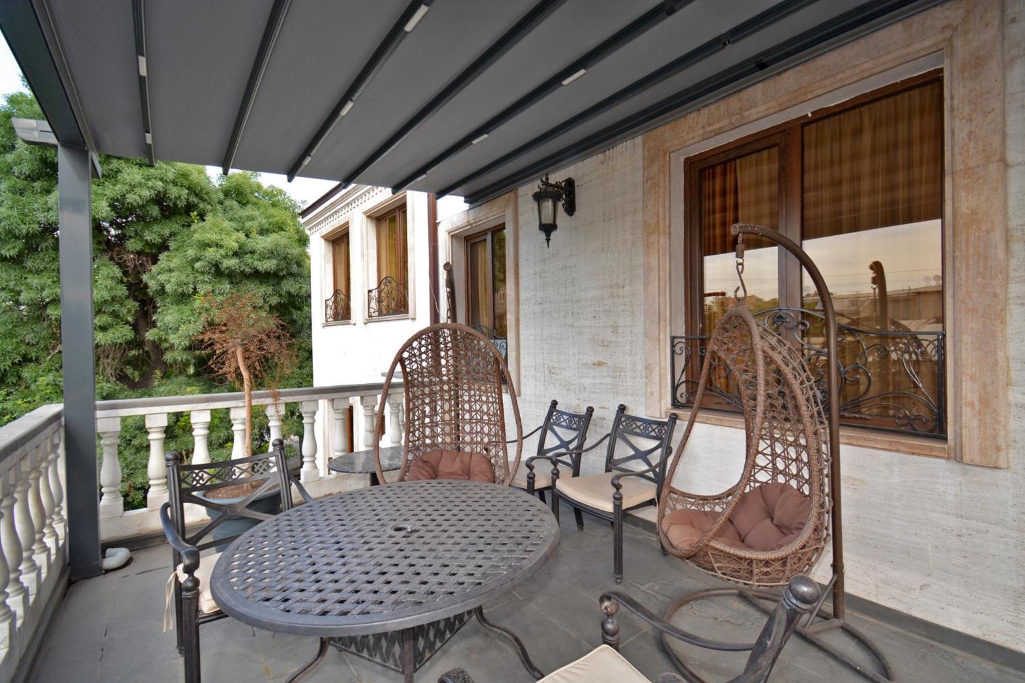 Hotel Partiez Yerevan Ngoại thất bức ảnh