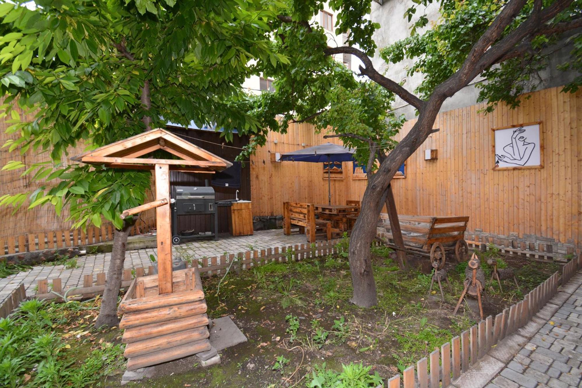Hotel Partiez Yerevan Ngoại thất bức ảnh