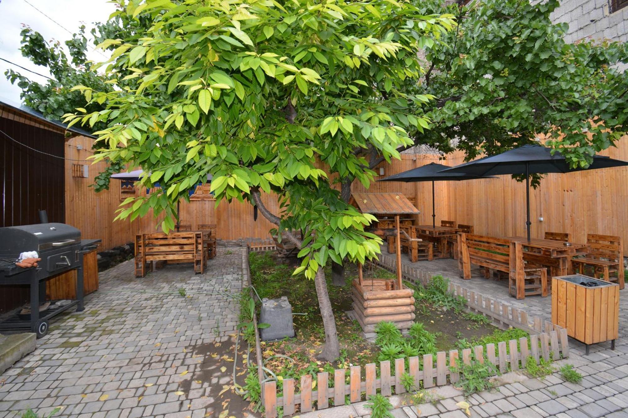 Hotel Partiez Yerevan Ngoại thất bức ảnh