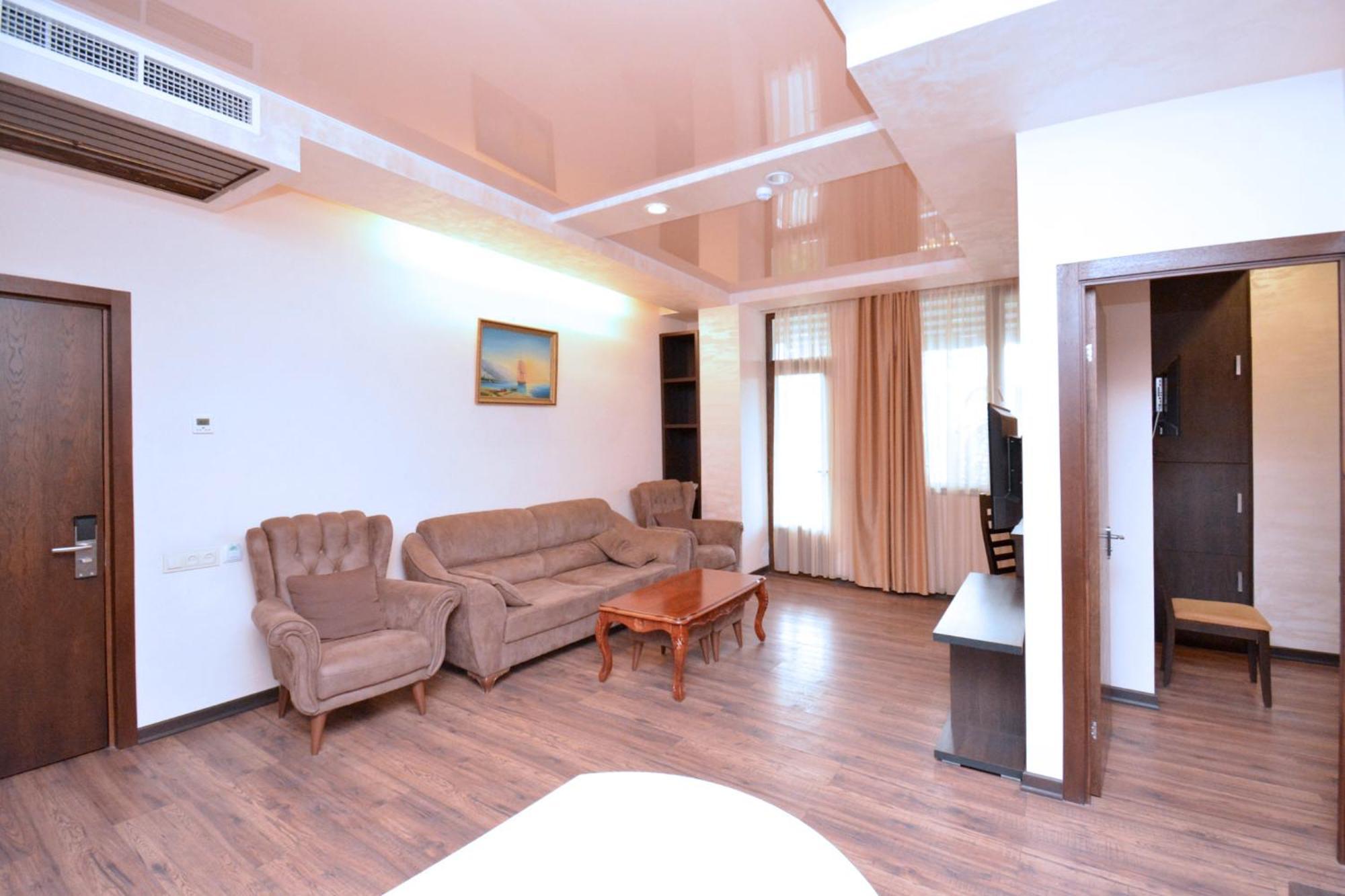 Hotel Partiez Yerevan Ngoại thất bức ảnh