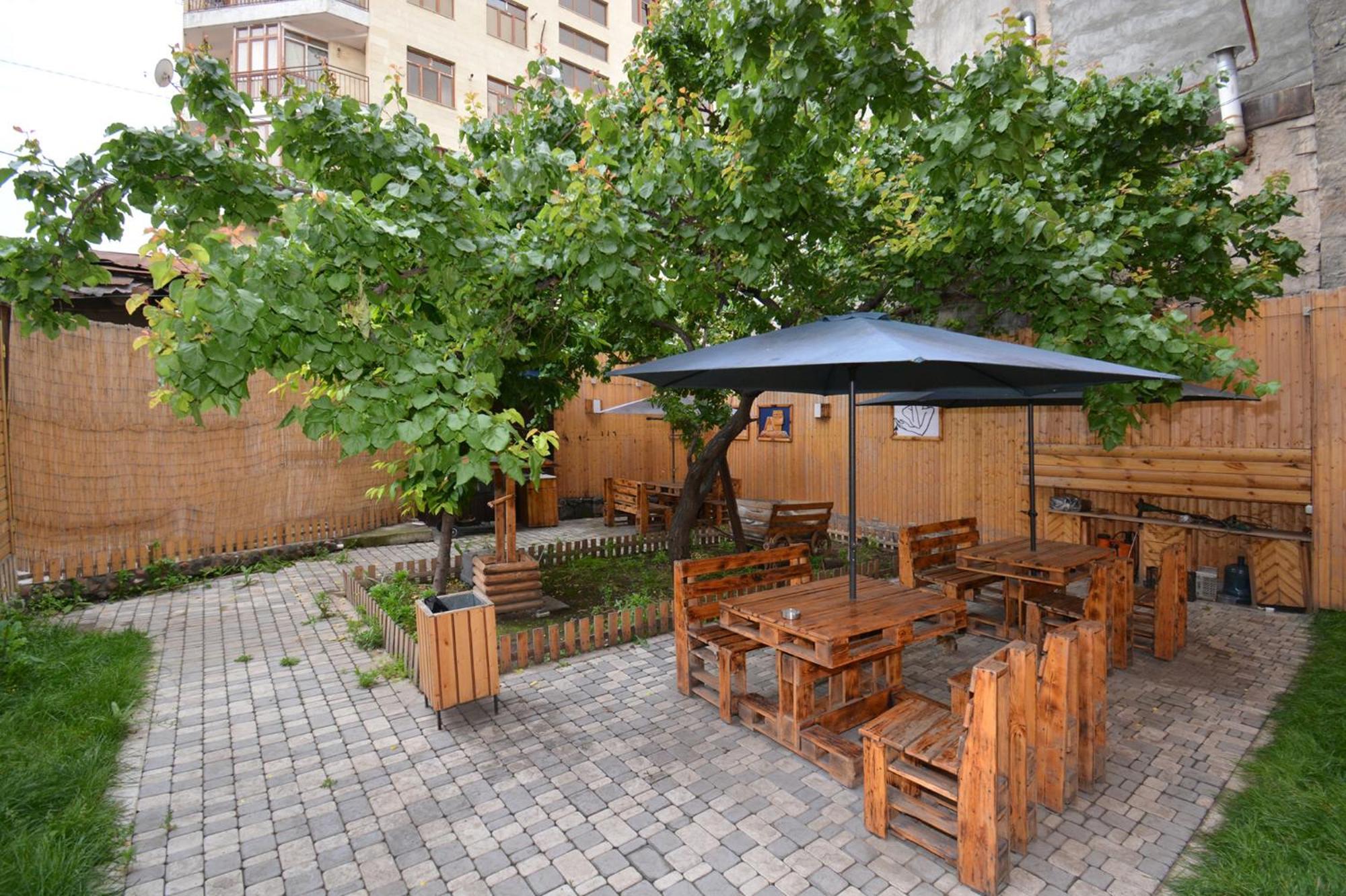 Hotel Partiez Yerevan Ngoại thất bức ảnh