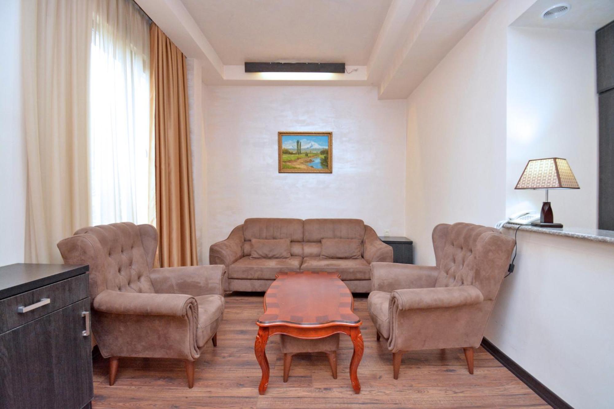 Hotel Partiez Yerevan Ngoại thất bức ảnh