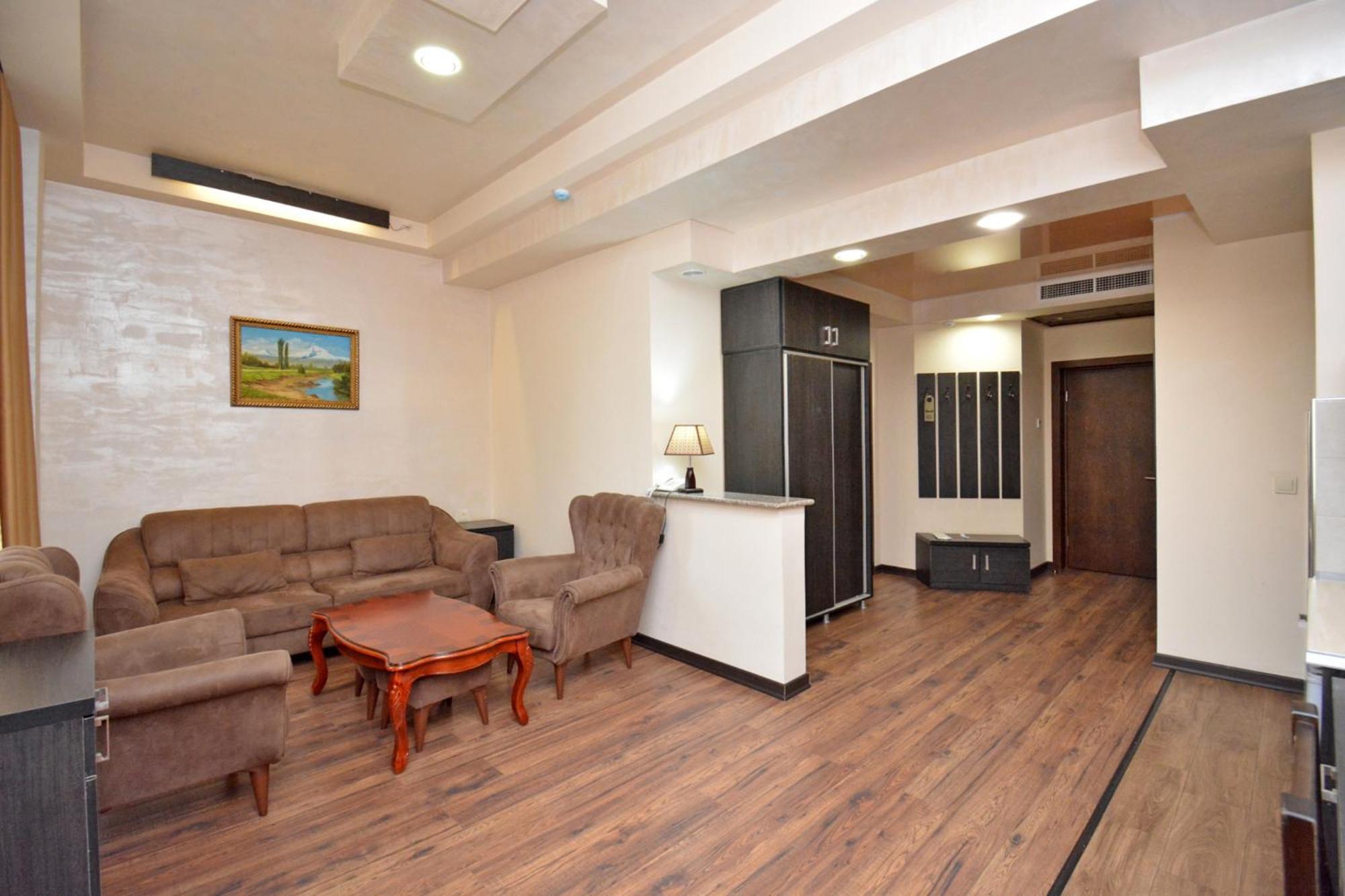Hotel Partiez Yerevan Ngoại thất bức ảnh