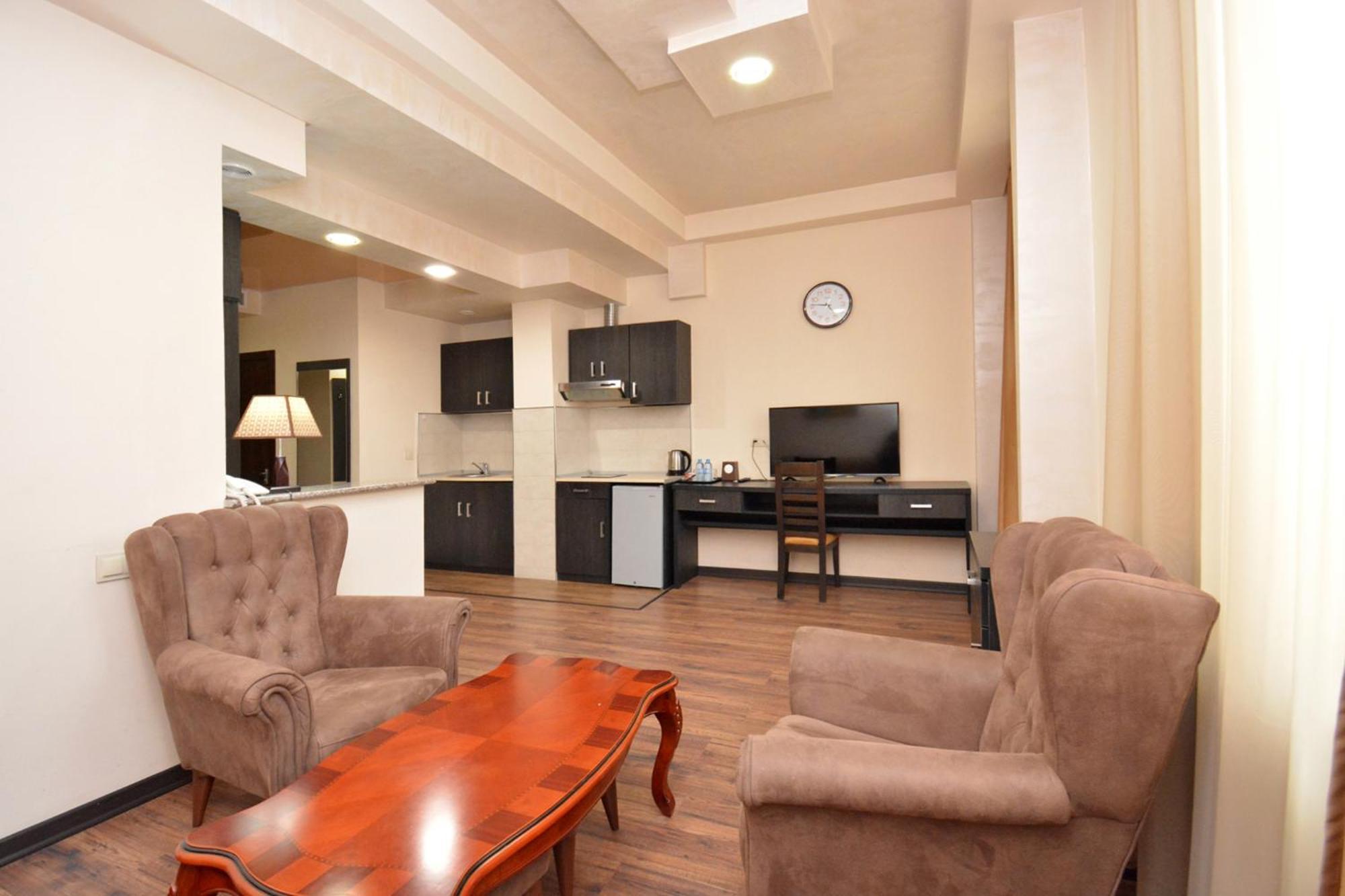 Hotel Partiez Yerevan Ngoại thất bức ảnh