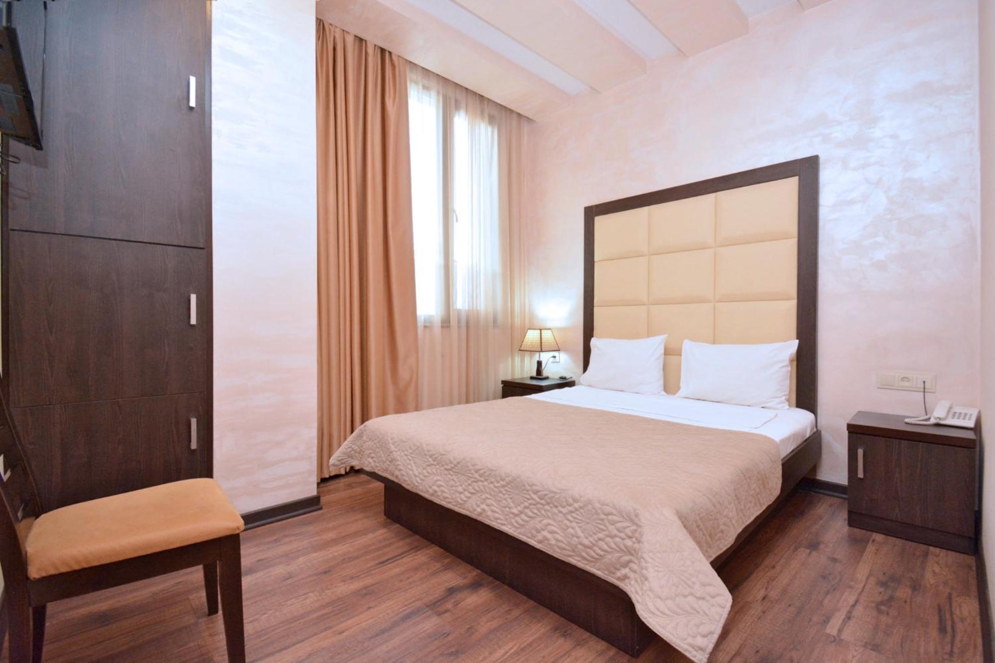 Hotel Partiez Yerevan Ngoại thất bức ảnh
