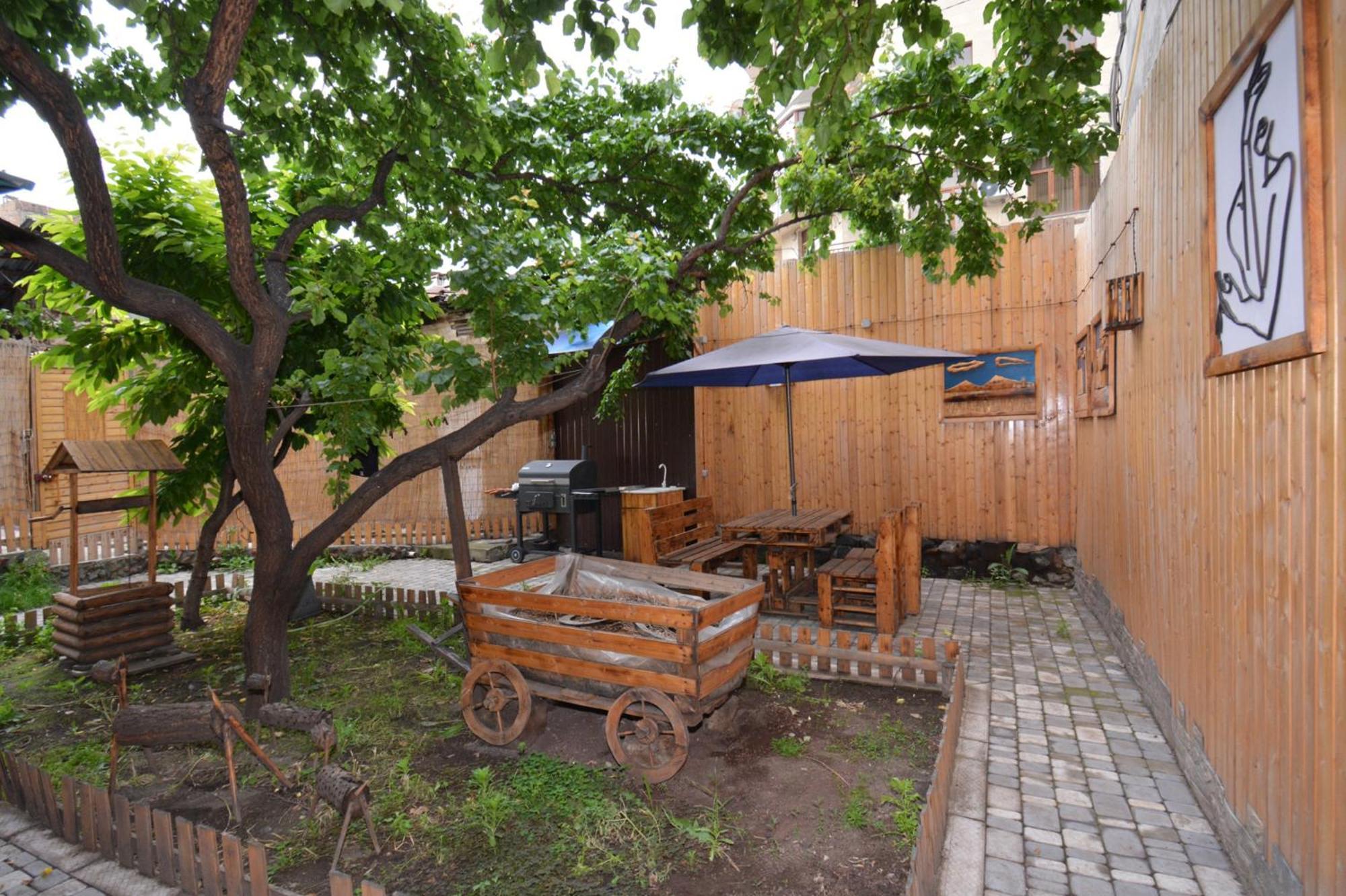Hotel Partiez Yerevan Ngoại thất bức ảnh