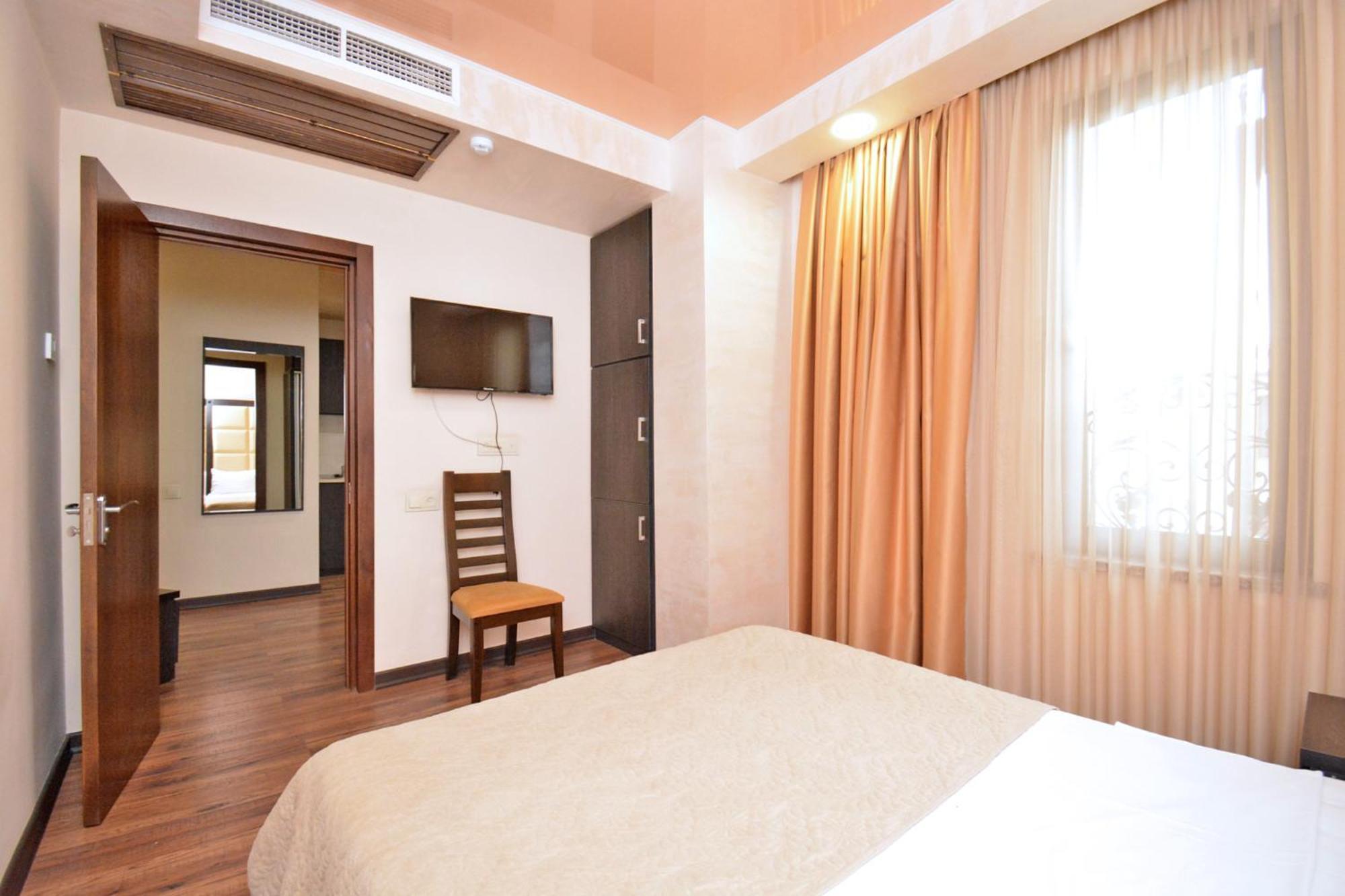 Hotel Partiez Yerevan Ngoại thất bức ảnh