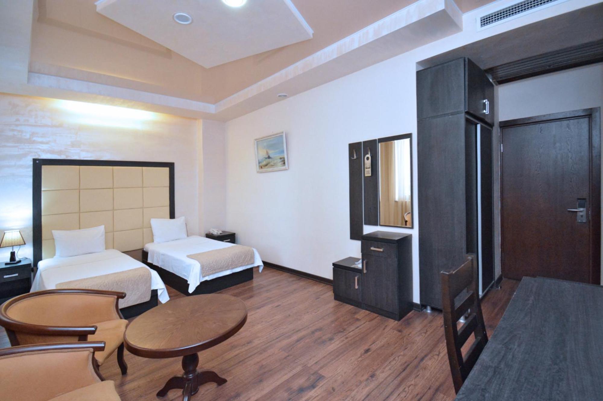 Hotel Partiez Yerevan Ngoại thất bức ảnh