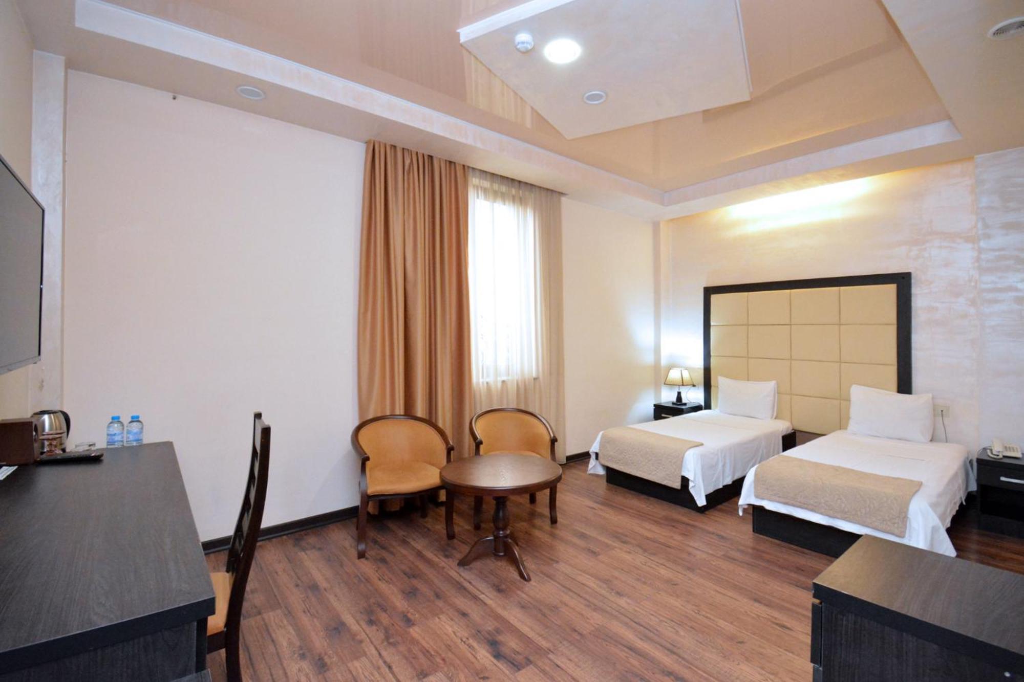 Hotel Partiez Yerevan Ngoại thất bức ảnh