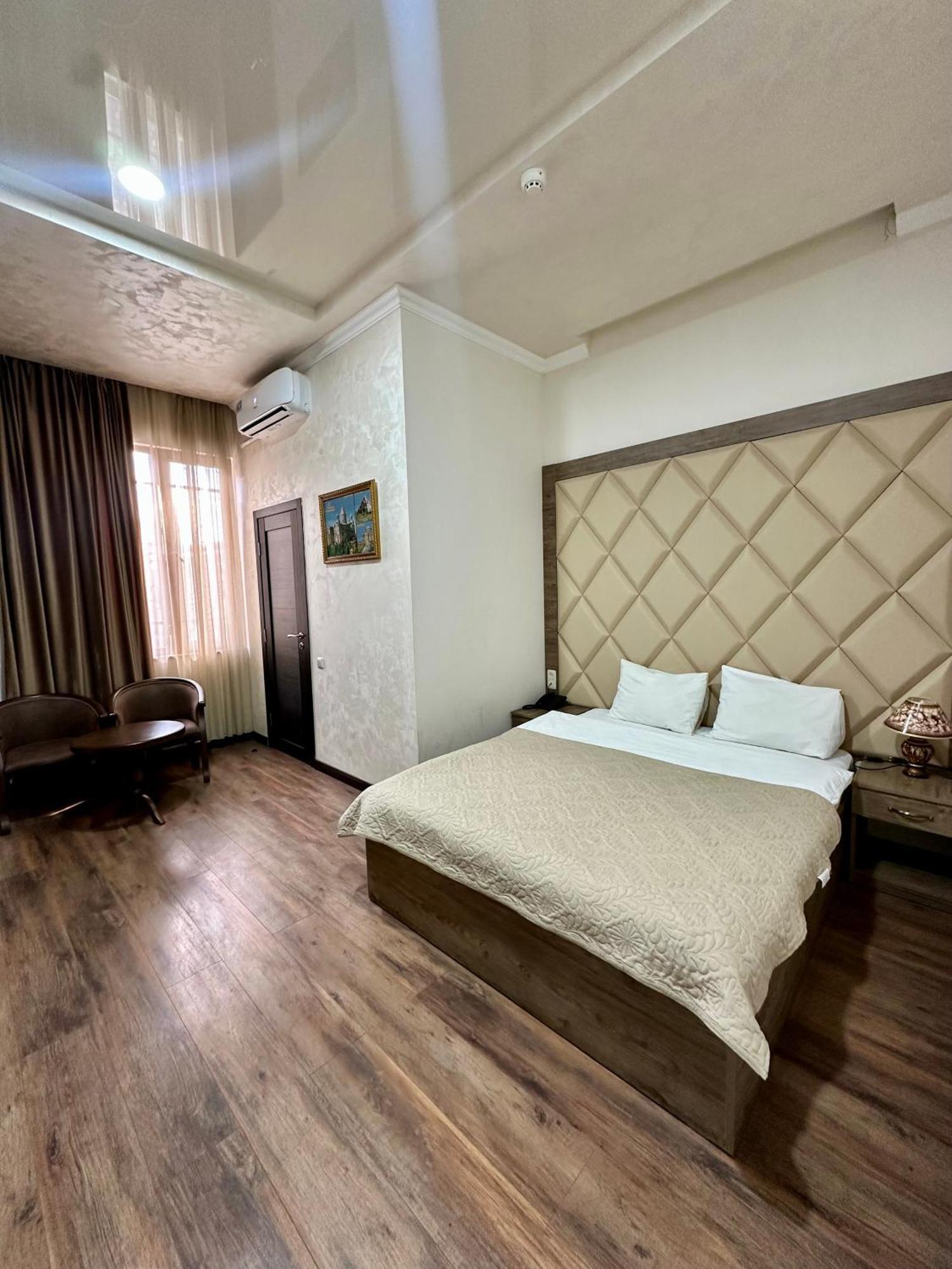 Hotel Partiez Yerevan Ngoại thất bức ảnh